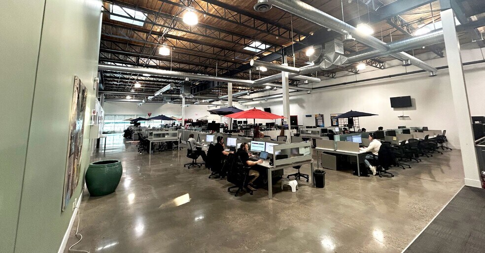 More Photos Of 352 Doug Duncan Dr, Newmarket Office For Lease