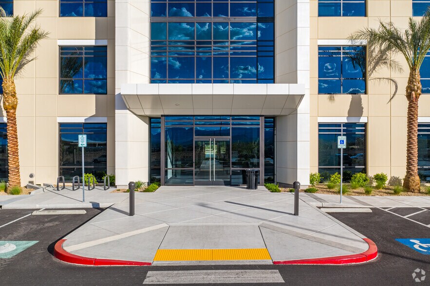 More Photos Of 8400 W Sunset Rd, Las Vegas Office For Lease