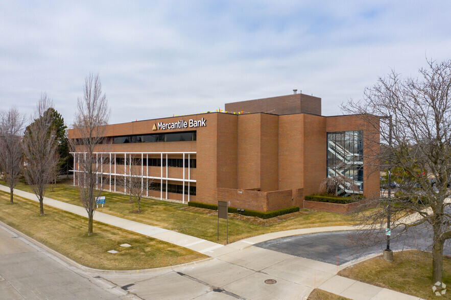 Primary Photo Of 1700 W Big Beaver Rd, Troy Office For Lease