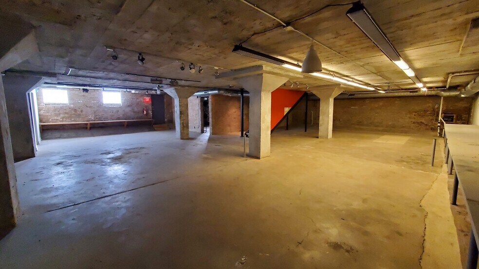 More Photos Of 831 Chicago Ave, Evanston Storefront Retail Office For Lease