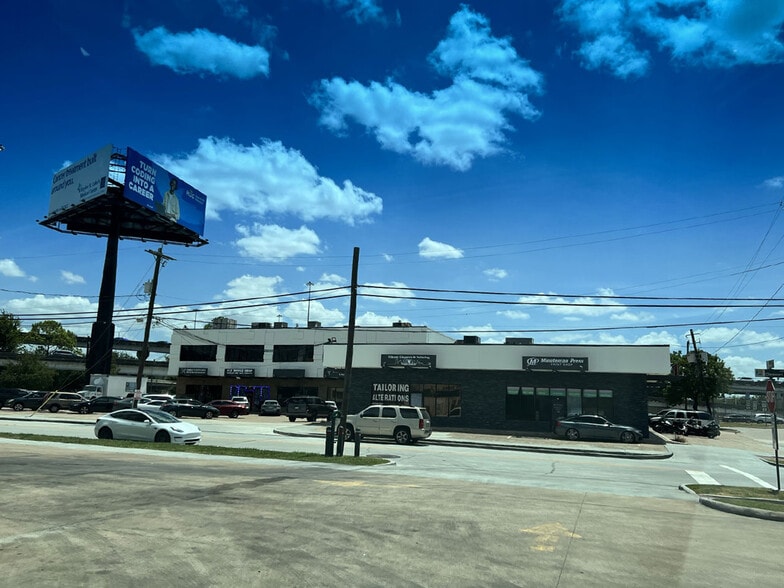 More Photos Of 2117 Chenevert St, Houston Freestanding For Lease