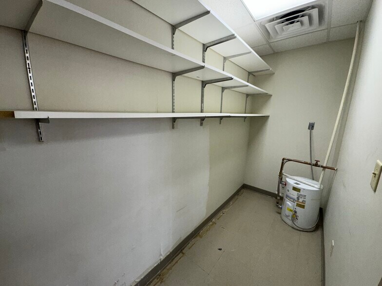 More Photos Of 540 N Main St, Jasper Storefront Retail Office For Lease