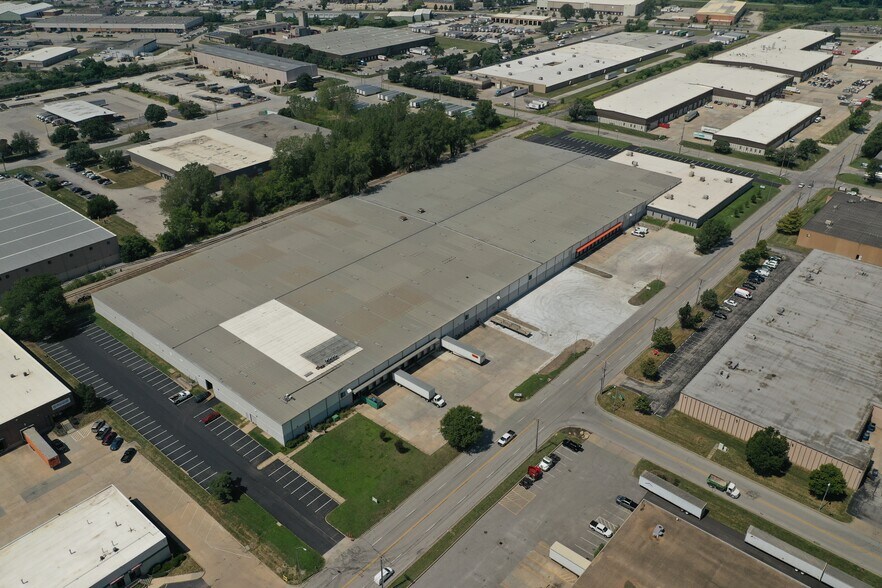 More Photos Of 1650-1690 N Topping Ave, Kansas City Warehouse For Lease