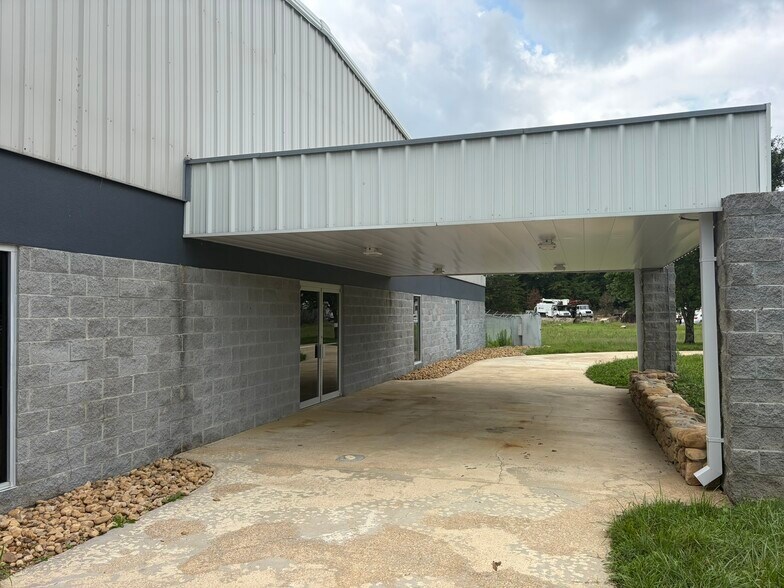 More Photos Of 214 Industrial Park Dr, Soddy-Daisy Manufacturing For Lease