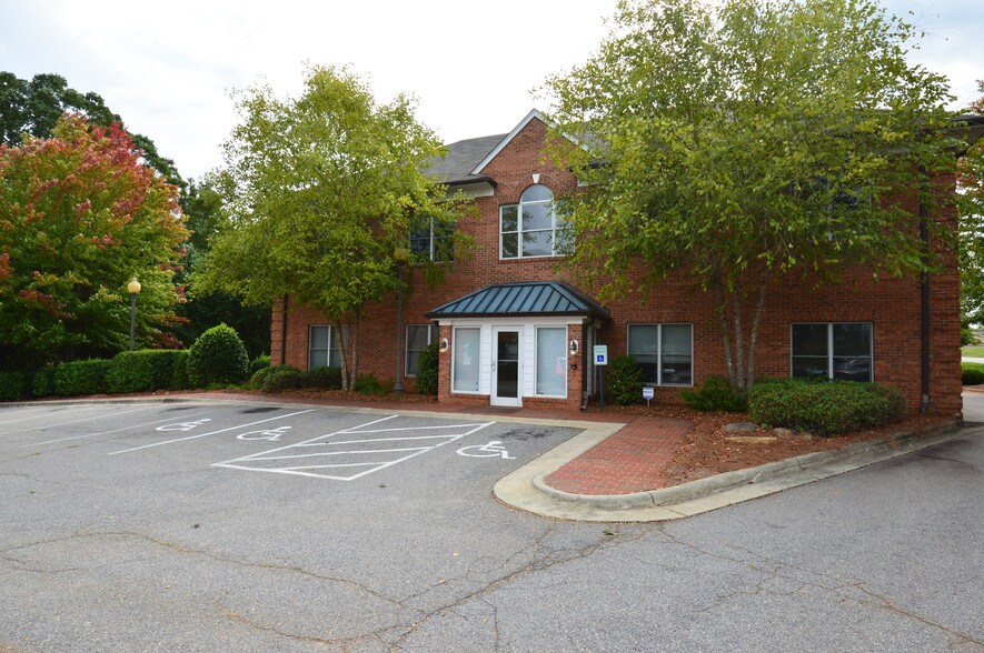 More Photos Of 4550 Country Club Rd, Winston-Salem Medical For Lease
