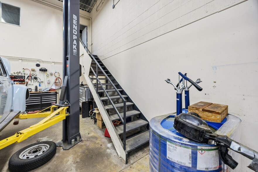 More Photos Of 10855 Irma Dr, Northglenn Warehouse For Sale