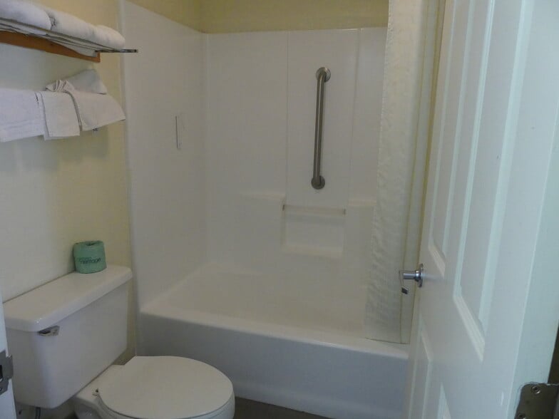 More Photos Of 2120 Lafayette Rd, Fort Oglethorpe Hotel For Sale