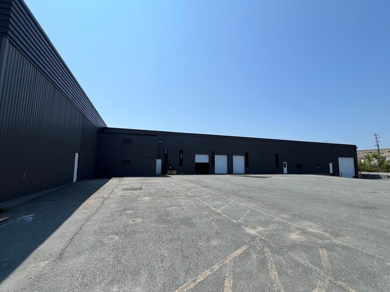 More Photos Of 11 Akerley Blvd, Halifax Light Distribution For Lease