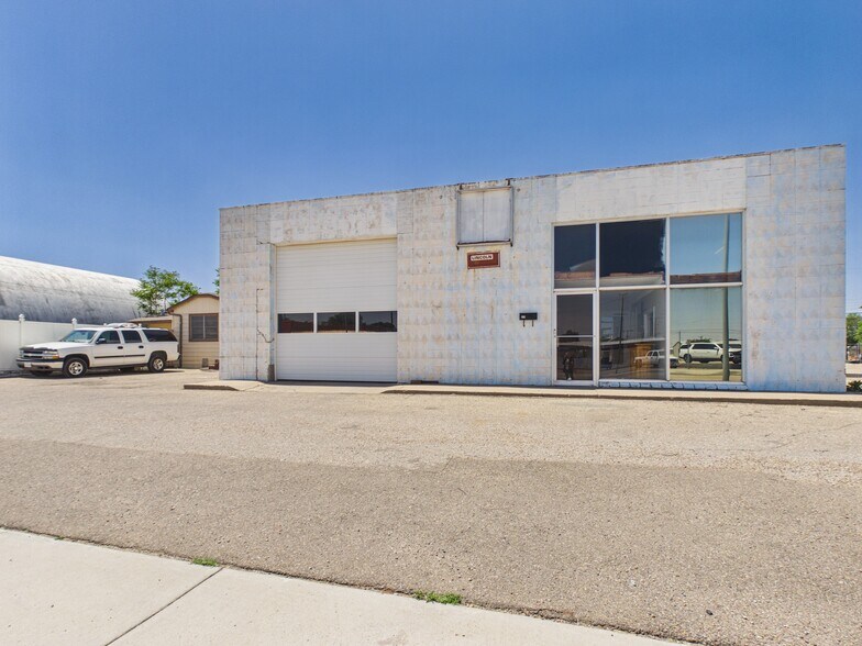 More Photos Of 315-317 N Dumas Ave, Dumas Service For Sale