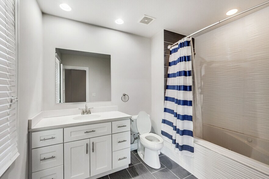 More Photos Of 2636 N Lincoln Ave, Chicago Apartments For Sale