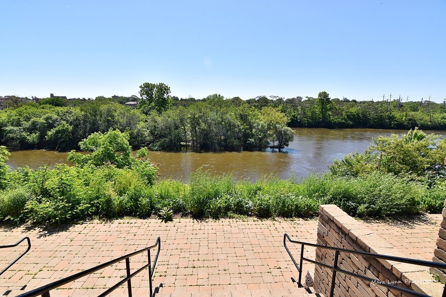 160 S River St, Aurora, IL 60506 Apartments For Sale