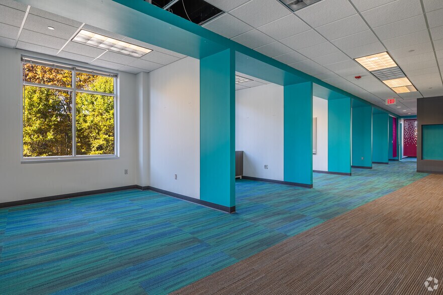 More Photos Of 15521 Midlothian Tpke, Midlothian Office For Lease