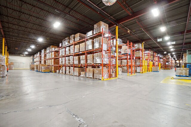 More Photos Of 1480-1550 Rte Transcanadienne, Dorval Manufacturing For Lease