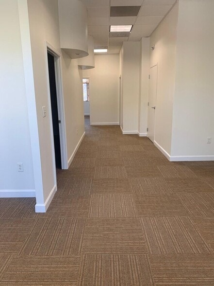 More Photos Of 14165 Robert Paris Ct, Chantilly Medical For Lease