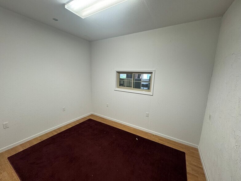 More Photos Of 35 W Main St, Mascoutah General Retail For Lease