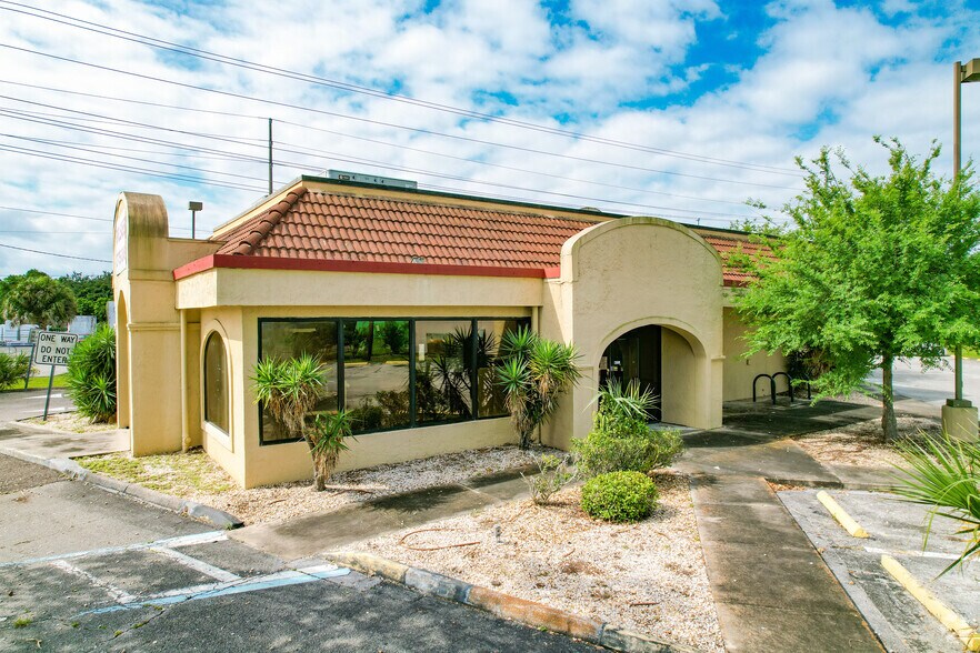 More Photos Of 1855 E Memorial Blvd, Lakeland Fast Food For Sale