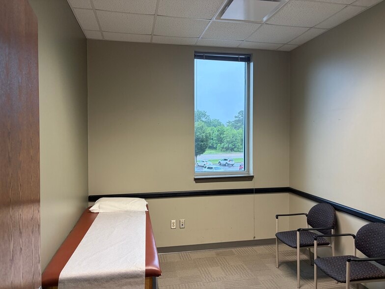 More Photos Of 2470 Flowood Dr, Flowood Medical For Lease
