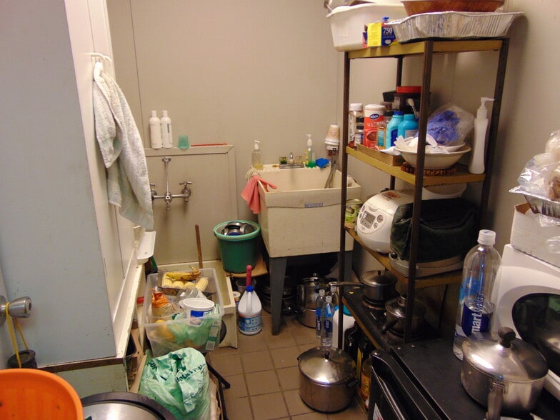 More Photos Of 15390 Gratiot Ave, Detroit Storefront For Lease