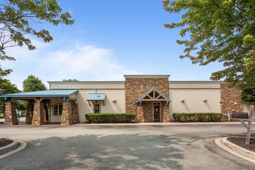 More Photos Of 619 Regional Rd, Greensboro Restaurant For Sale