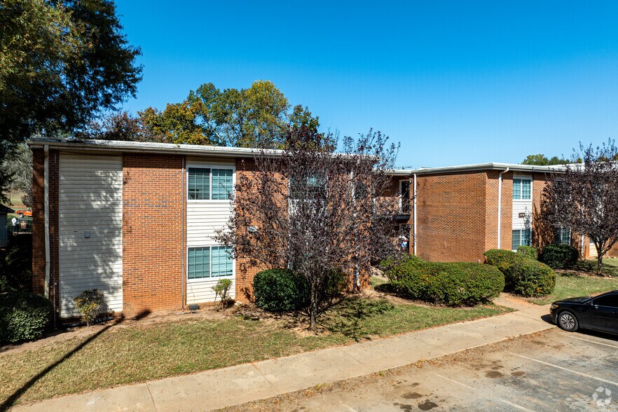 More Photos Of 1 Lakeside Rd, Greenville Apartments For Sale