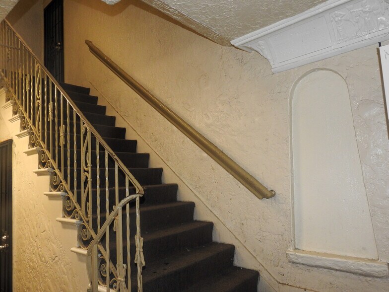 More Photos Of 5617 La Mirada Ave, Los Angeles Apartments For Sale