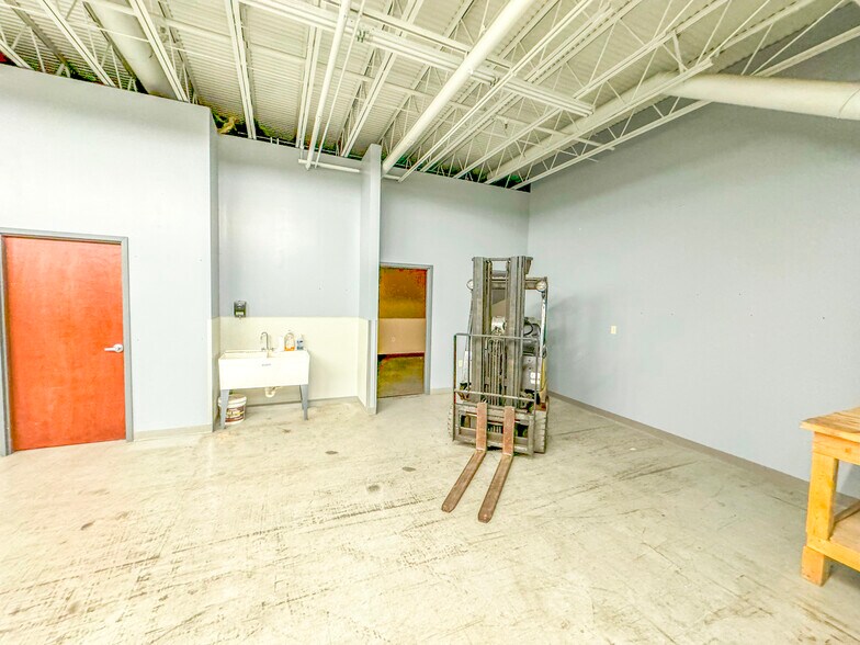 More Photos Of 2888 Nationwide Pky, Brunswick Light Manufacturing For Lease