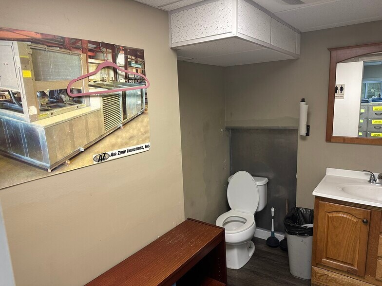 More Photos Of 5220 Ted St, Houston Manufacturing For Lease