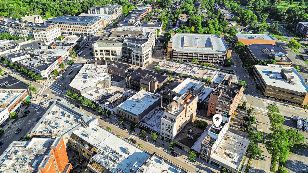 More Photos Of 361 E Maple Rd, Birmingham Storefront Retail Office For Lease