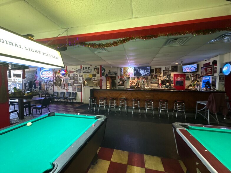 More Photos Of 4550-4556 NW Capital Cir, Tallahassee Freestanding For Sale