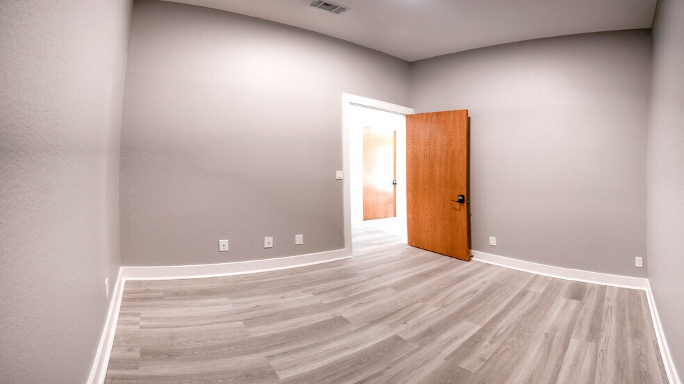 More Photos Of 1012 Airport Rd, Destin Office Residential For Sale