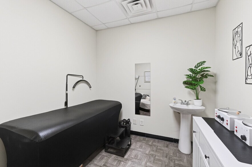 More Photos Of 3210 Prosperity Church Rd, Charlotte Office For Sale