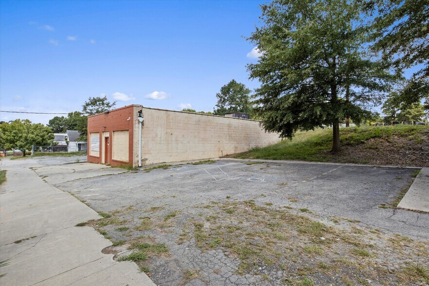 More Photos Of 987 Hollywood Rd NW, Atlanta Industrial For Sale