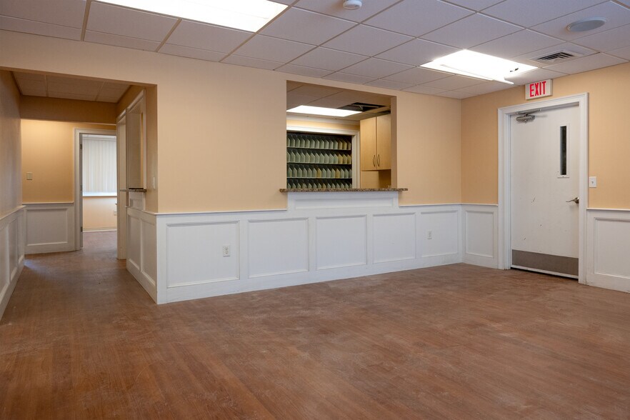 More Photos Of 435 Furnace St, Marshfield Medical For Sale