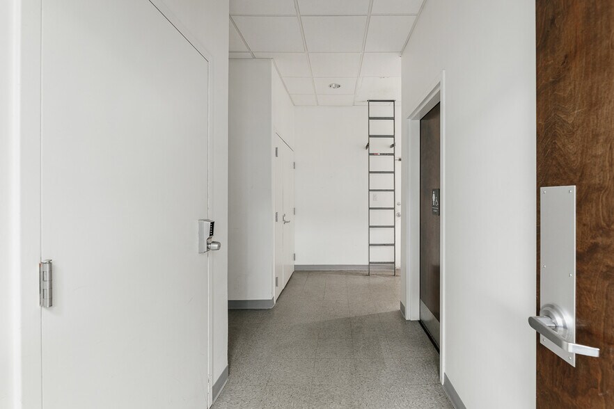 More Photos Of 5364 W Devon Ave, Chicago Medical For Sale