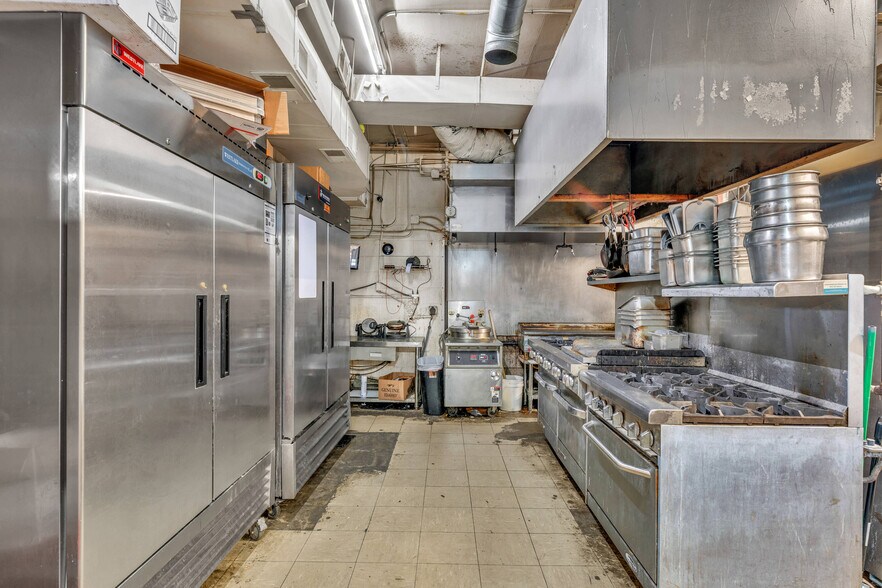 More Photos Of 601 Arizona Ave, Holton General Retail For Sale