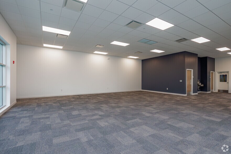 More Photos Of 121 Airpark Ctr E, Nashville Unknown For Lease