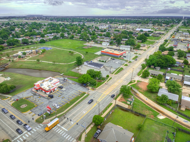 More Photos Of 741 NW 12th St, Moore Restaurant For Lease