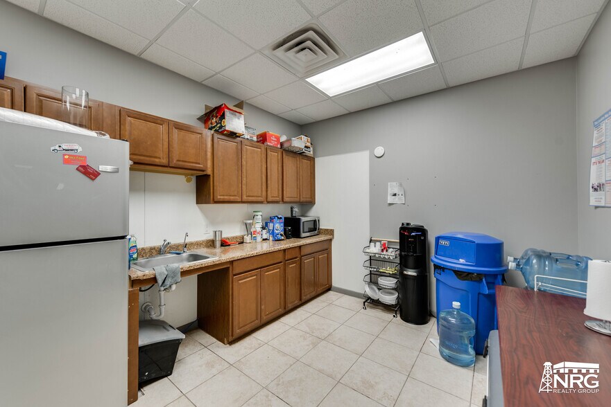 More Photos Of 10001 Lindberg Dr, Midland Warehouse For Lease