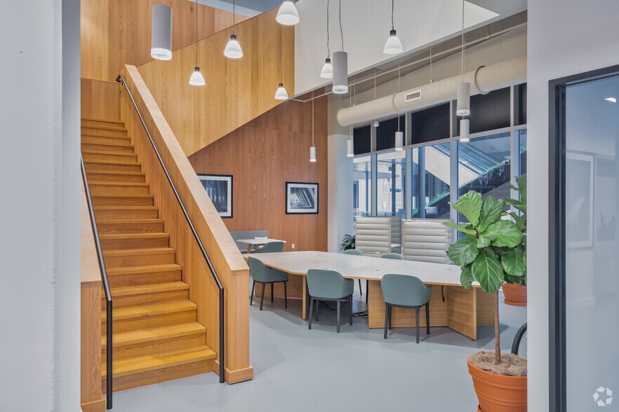 More Photos Of 1201 fannin St, Houston Coworking Space