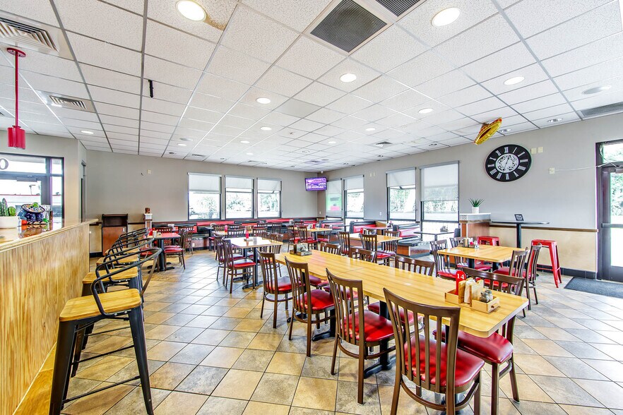 More Photos Of 1655 Saint Mary St, Thibodaux Flex For Sale