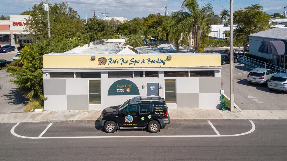 More Photos Of 609 NE 127th St, North Miami Freestanding For Sale