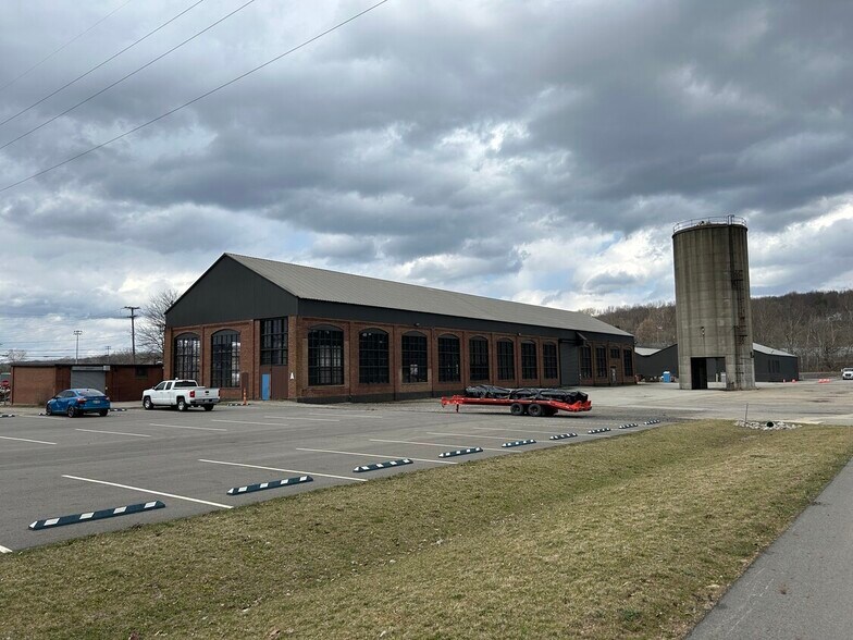 Primary Photo Of 100 S Bridge St, Struthers Industrial For Lease