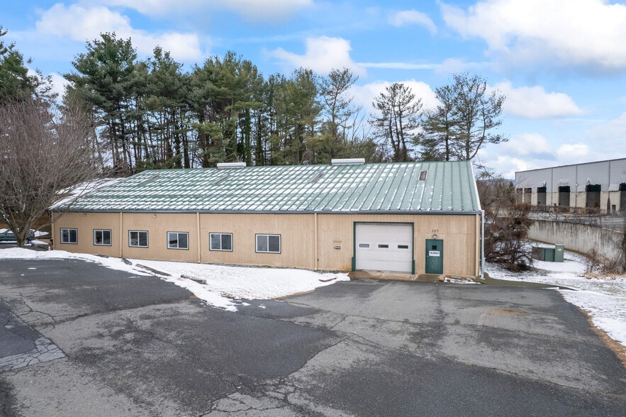 More Photos Of 105 E Cornwell Ln, Purcellville Warehouse For Sale
