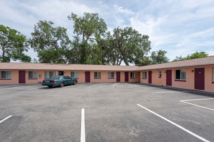 More Photos Of 1028 Ridgewood Ave, Daytona Beach Hospitality For Sale