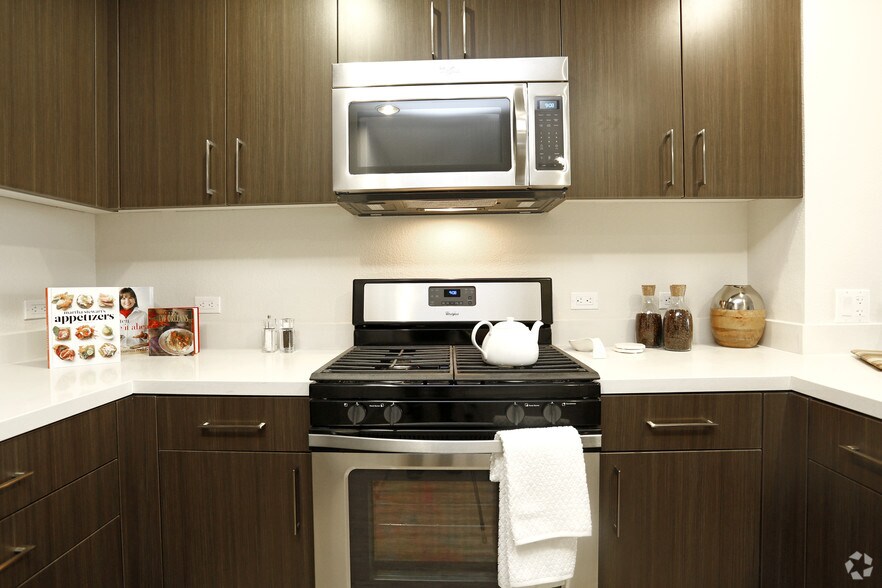 More Photos Of 1375-1411 Sycamore Ave, Hercules Unknown For Lease