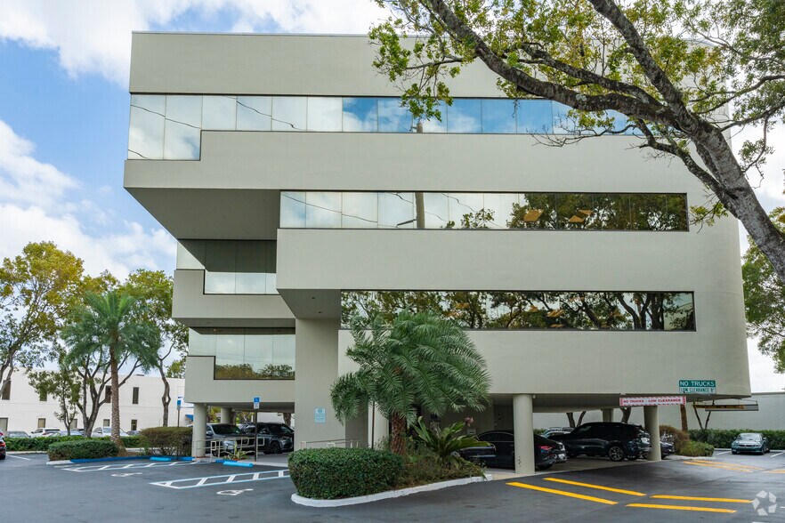 Primary Photo Of 1620 W Oakland Park Blvd, Fort Lauderdale Medical For Sale
