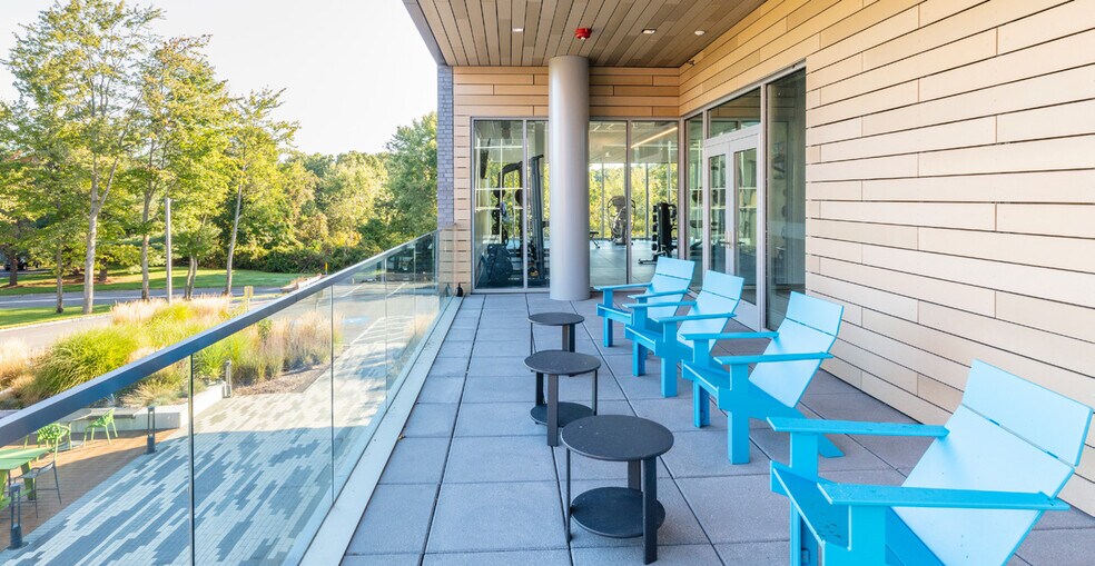 More Photos Of 10 New England Business Ctr, Andover Office For Lease
