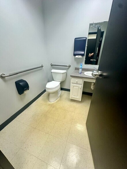 More Photos Of 23 Spring St, Scarborough Medical For Lease