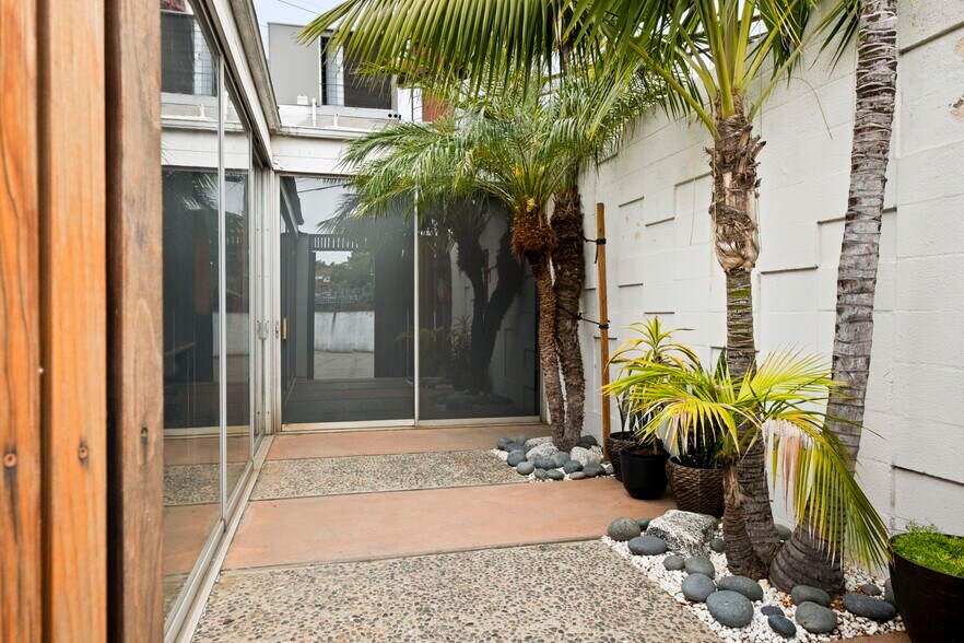 More Photos Of 5200 Venice Blvd, Los Angeles Loft Creative Space For Sale