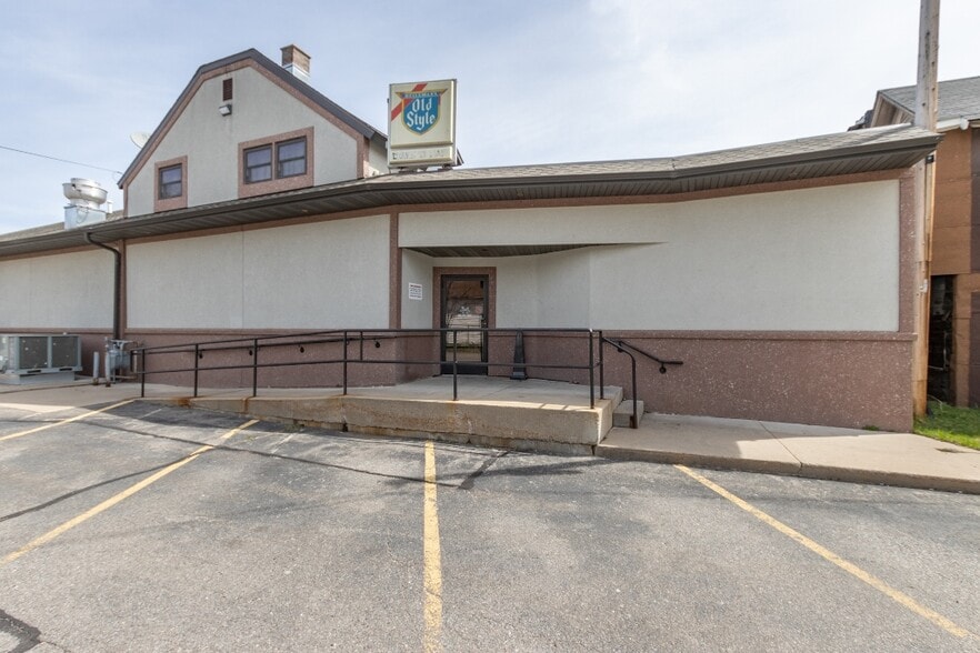 More Photos Of 740 Washington St, Wausau Bar For Sale
